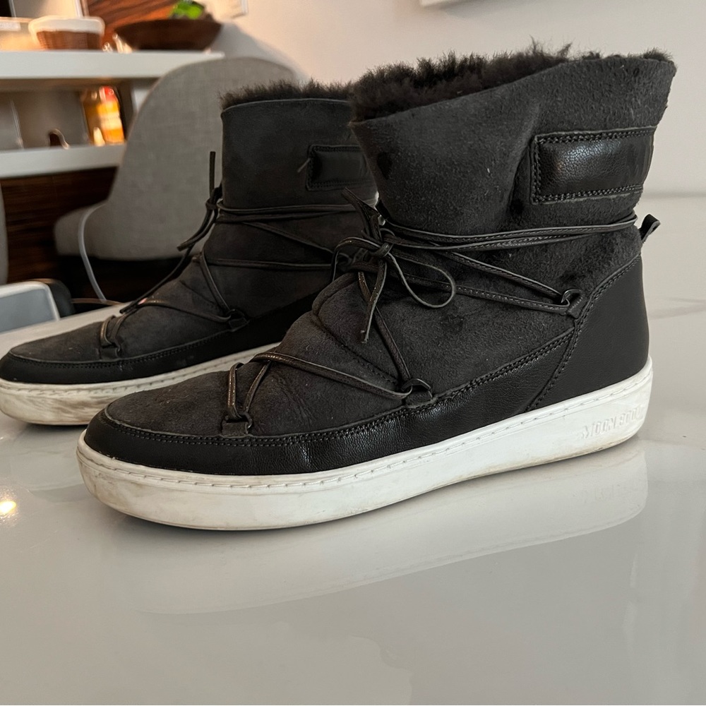 Authentic Moon boot